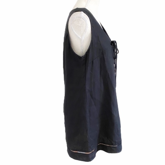 Elegant Black Sleeveless Dress - Picture 2 of 8